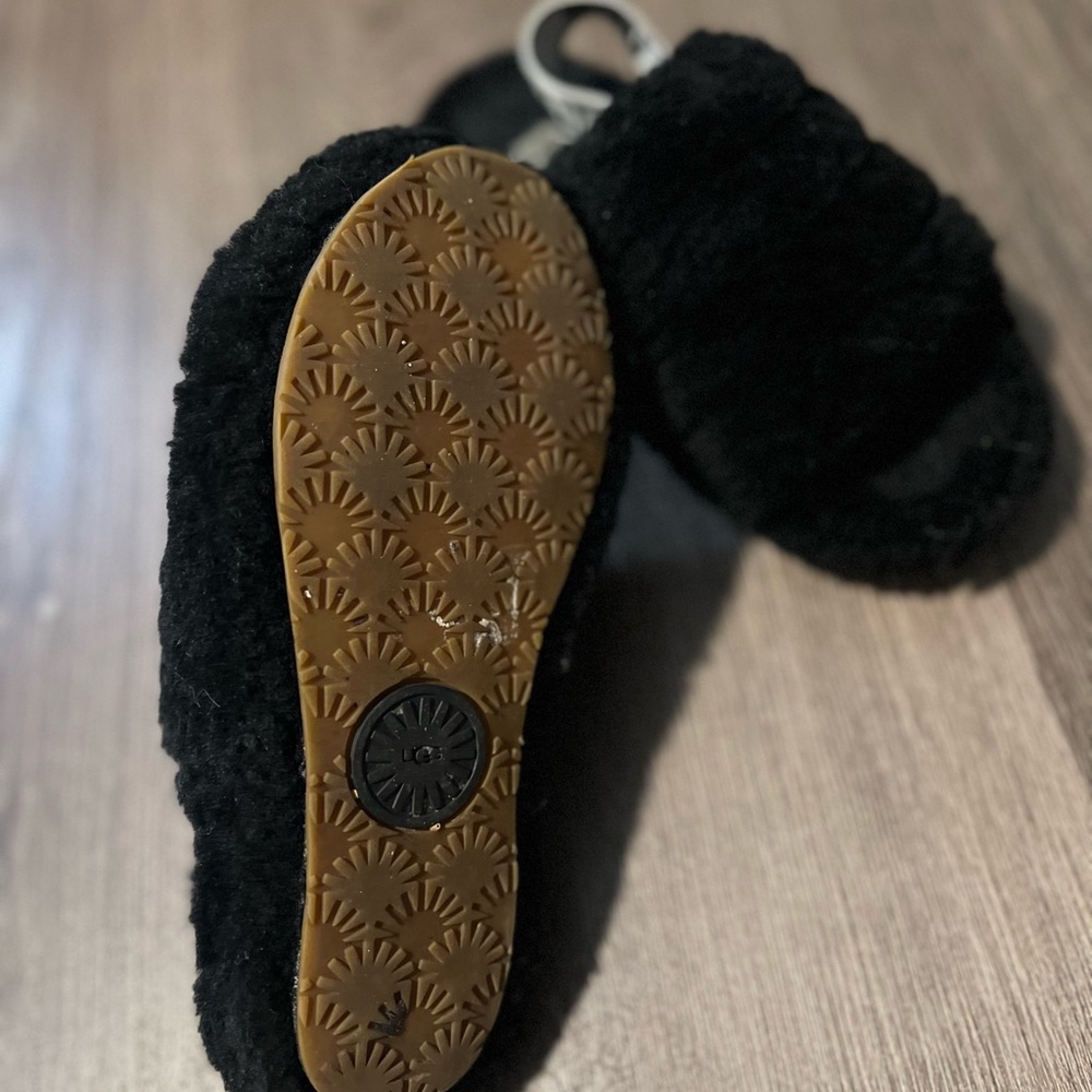 Ugg slippers - Picture 2 of 4